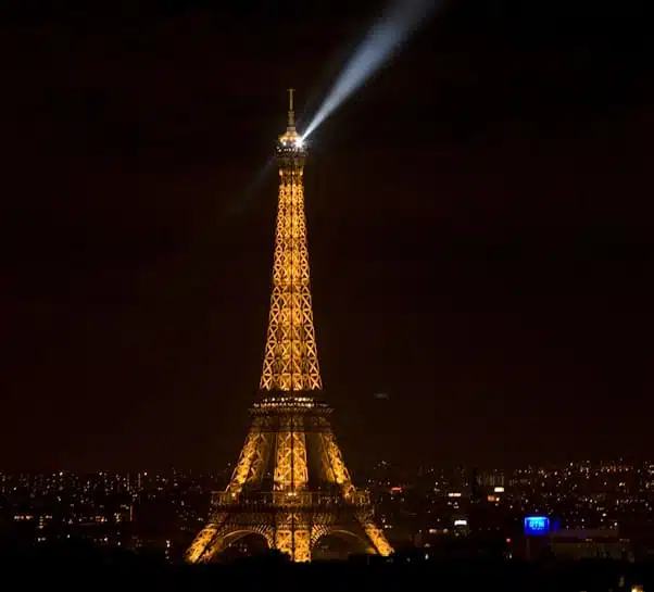 light show eiffel tower