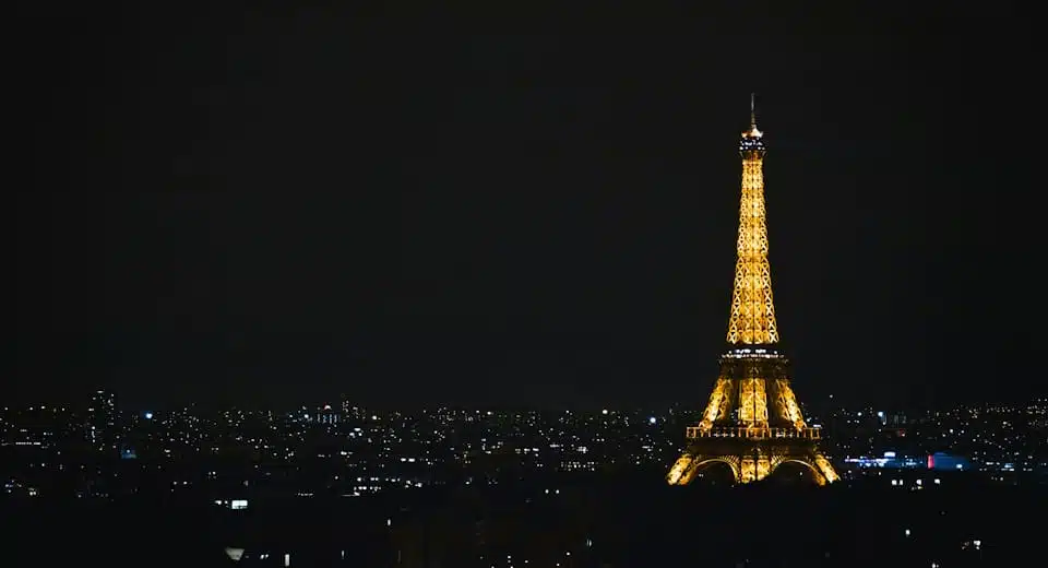 watching eiffel tower light show